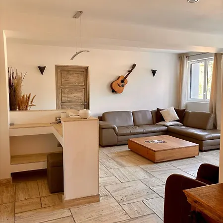 Des Mirabelles Country house Cabannes