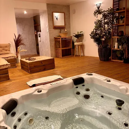 Des Mirabelles Country house Cabannes